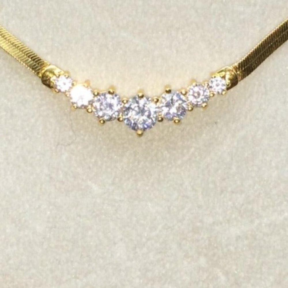 Serpentine Necklace with fixed 7 Clear Stones